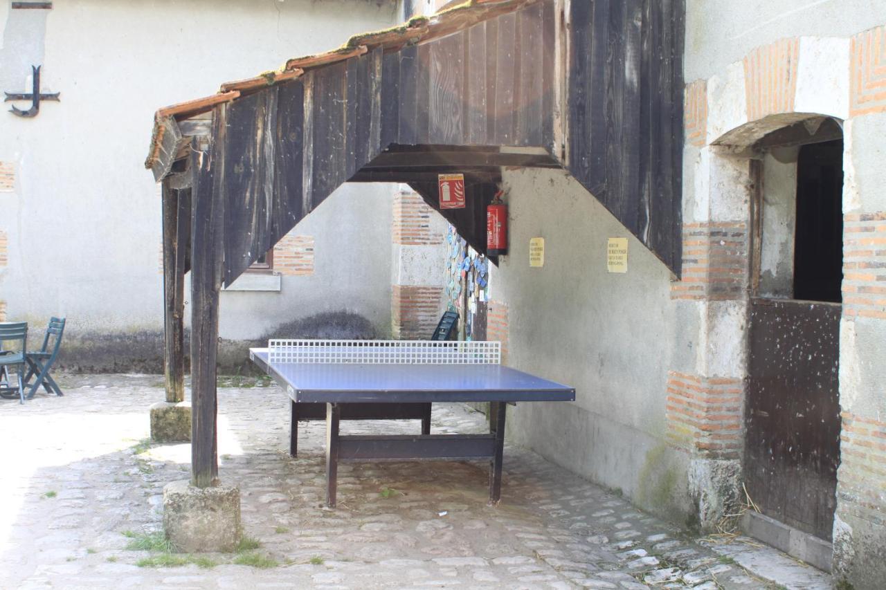 Gîte d'étape Ecuries de St Cyr La Ferté-Saint-Cyr Exterior foto